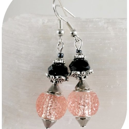 Boucles d'oreilles perles de verre saumon et cristal swarovski noires .