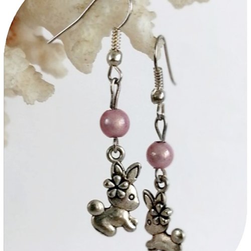 Boucles d'oreilles enfants petits lapins et perles roses.