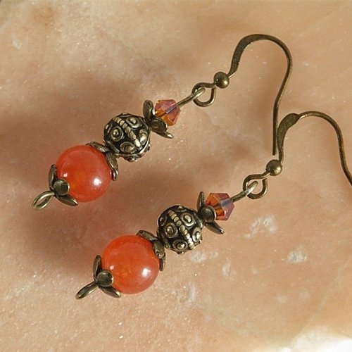 Boucles d'oreilles perles jade orange et cristal swarovski .