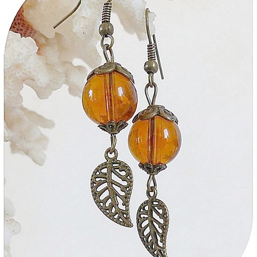 Boucles d'oreilles perles de verre orange et breloques feuilles