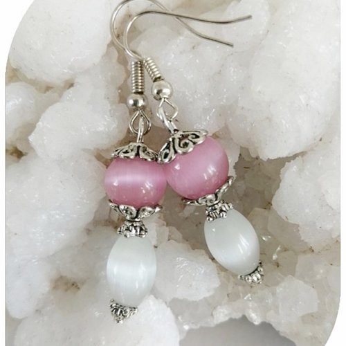 Boucles d'oreilles perles de verre roses et blanches œil de chat .