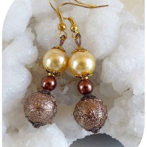 Boucles d'oreilles champagne et marron.