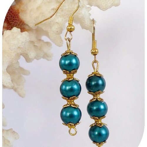 Boucles d'oreilles perles de verre vertes .