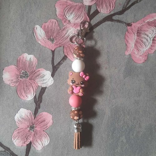 Porte clé avec perles et chat et son coeur