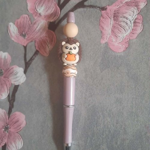 Stylo encre noire avec perles hérisson et sa citrouille