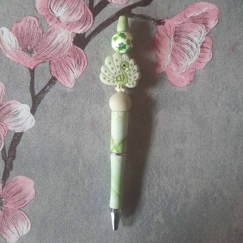 Stylo encre noire avec perles et paon
