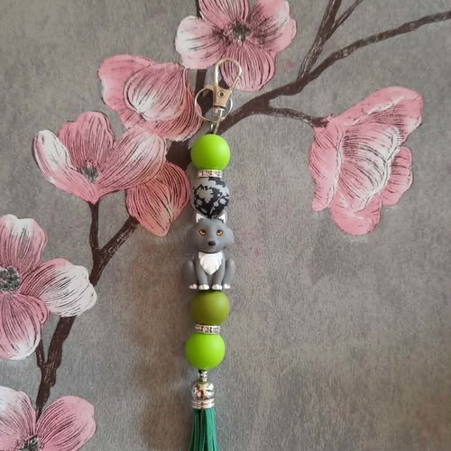 Porte clé fait main avec loup gris