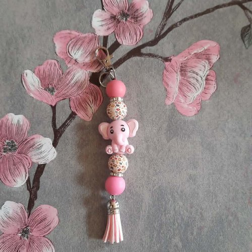 Porte clé fait main avec éléphant rose