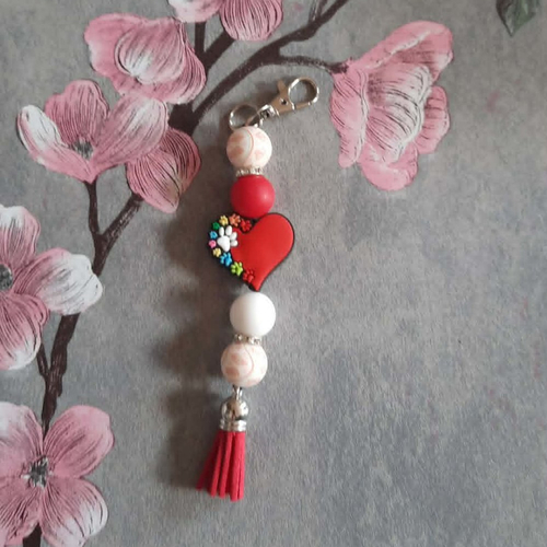 Porte clé fait main avec coeur et empreinte de pattes