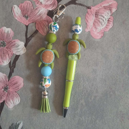 Lot de 2 créations porte clé et stylo tortue