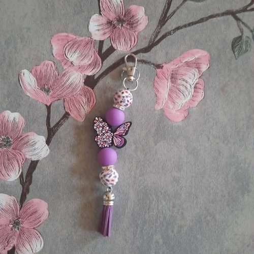 Porte clé fait main avec papillon de fleurs
