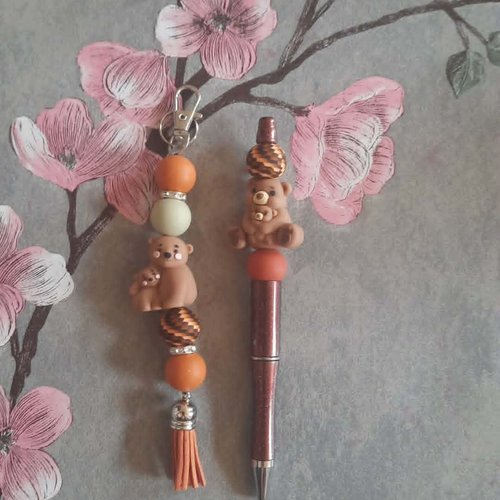 Lot de 2 créations porte clé et stylo avec famille ours