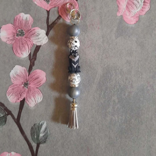 Porte clé fait main avec loup gris et noir