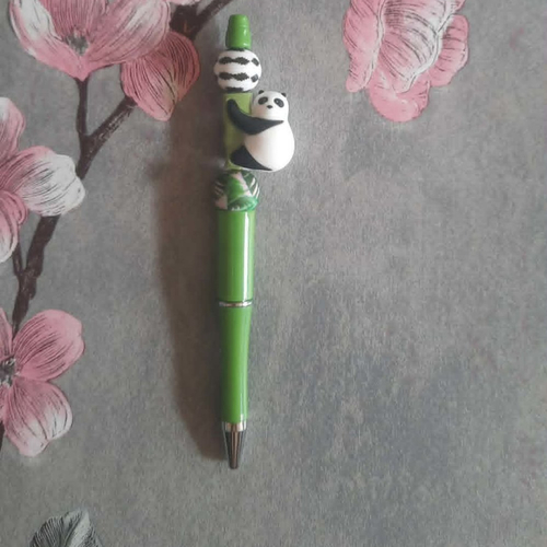 Stylo  encre noire avec panda et son bambou