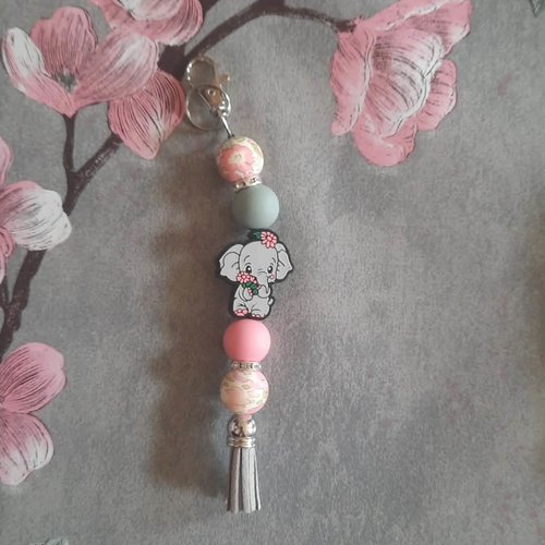 Porte clé fait main avec éléphant et ses fleurs