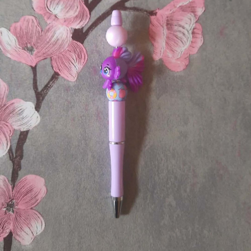 Stylo rétractable encre noire avec perles et poisson
