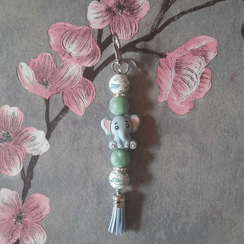 Porte clé fait main en perles avec éléphant