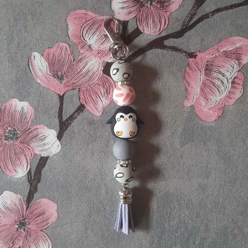 Porte clé fait main en perles avec pingouin