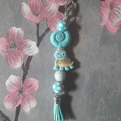 Porte clé fait main en perles avec tortue et son coquillage