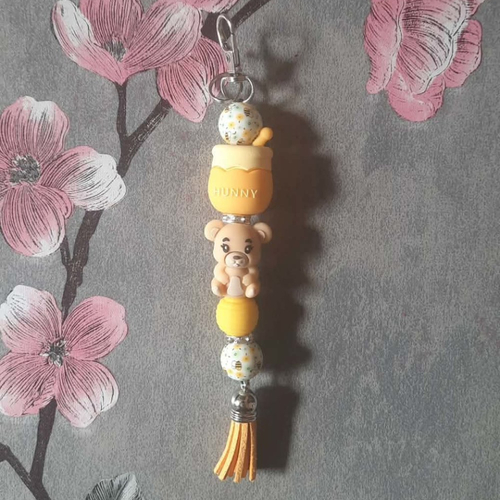 Porte clé fait main en perles avec ourson et son pot de miel