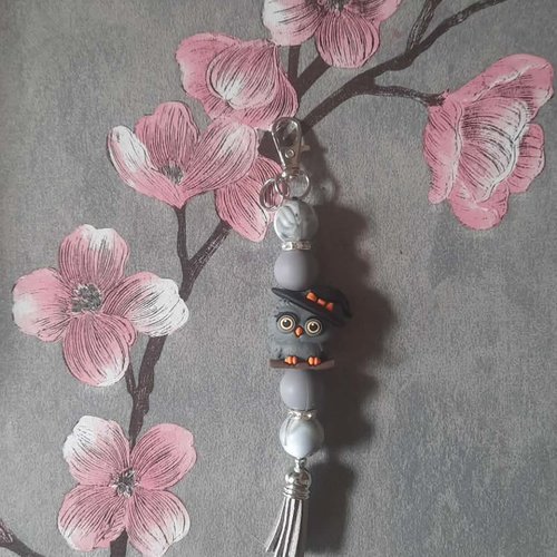 Porte clé fait main en perles avec hibou et son chapeau