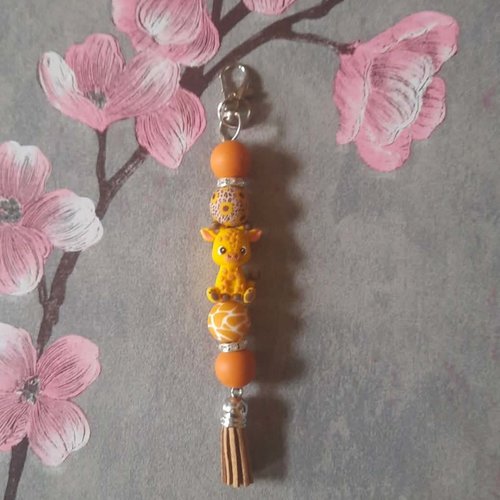 Porte clé fait main en perles silicone avec girafe