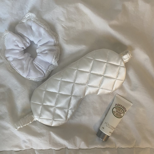 Masque de nuit en satin