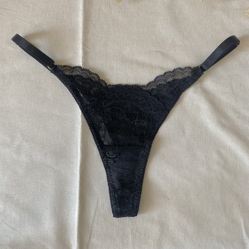 Tanga en dentelle noir
