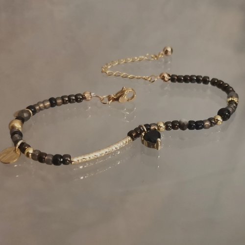 Bracelet perles noire et dorée bijoux minimaliste pour femme bracelet miyuki délicat sur chaine fine bijoux fin chic tendance