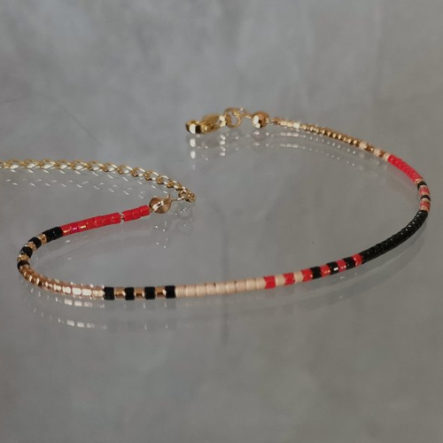 Bracelet minimaliste femme bijoux minuscule plaqué or et perles rocaille miyuki bracelet perlé sur chaine fine rouge noir or