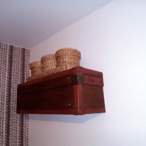 Etagère décorative valise