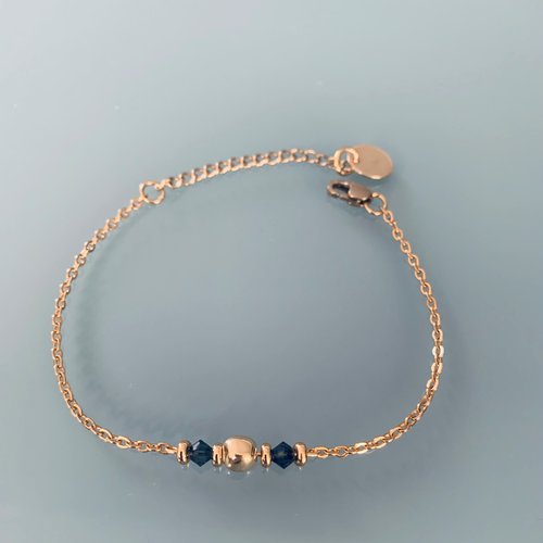 Bracelet gourmette avec perle irrégulière plaquée or et pierres swarovski