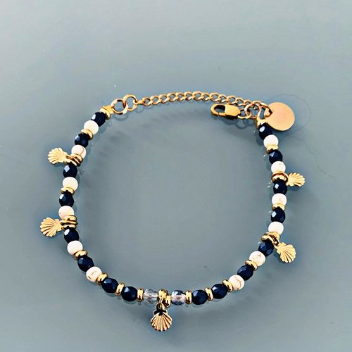 Bracelet coquillage, bracelet femme gourmette perles howlites, bleu marine, coquillages et perles heishi plaqué or 24 k