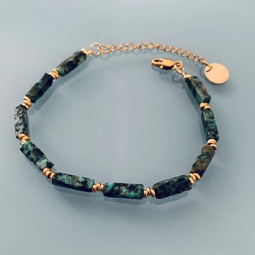 Bracelet en turquoise africaine, bracelet femme gourmette pierres naturelles magiques et perles heishi plaqué or 24 k