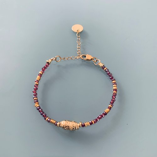 Bracelet amulette et perles, bracelet femme gourmette talisman magique et perles heishi plaqué or 24 k, bracelet doré