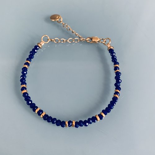 Bracelet en perles bleu nuit, bracelet femme gourmette pierres naturelles magiques et perles heishi plaqué or 24 k