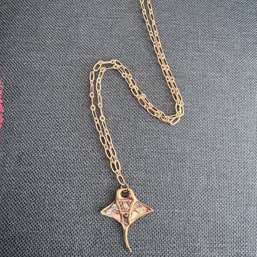 Collier grosse chaîne et pendentif raie manta nacrée, idée cadeau femme