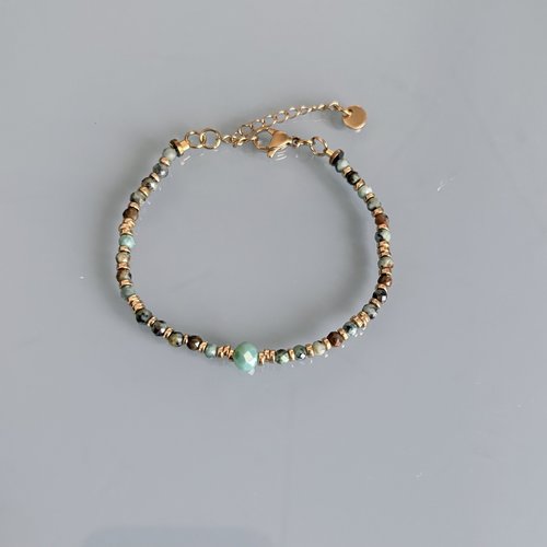 Bracelet en turquoise africaine, bracelet femme gourmette pierres naturelles magiques et perles heishi plaqué or 24 k