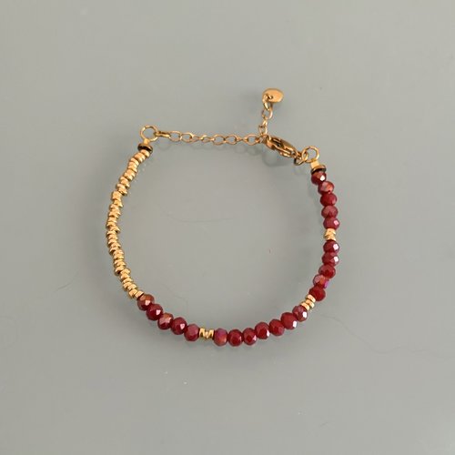 Bracelet en perles rouges, bracelet femme gourmette pierres naturelles magiques et perles heishi plaqué or 24 k