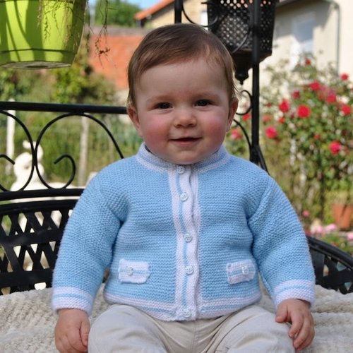 Gilet bébé bleu au points mousses - fait main - laine layette 100% acrylique - 6 mois