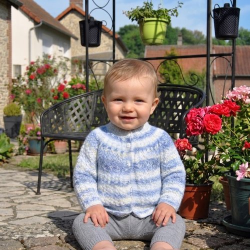Gilet bébé 3 mois en laine layette 100% acrylique toute douce - fait main - taille naissance / 3 mois