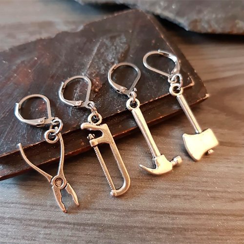 Boucle d'oreille homme outil bricoleur argenté - mono boucle - pendentif au choix