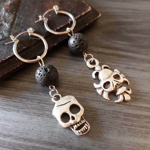 Boucle oreille homme anneau pierre lave noire et tête de mort - bijou rock punk