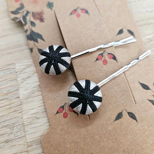 Rock'n'roll chic - duo de barrettes étoiles argent et noir
