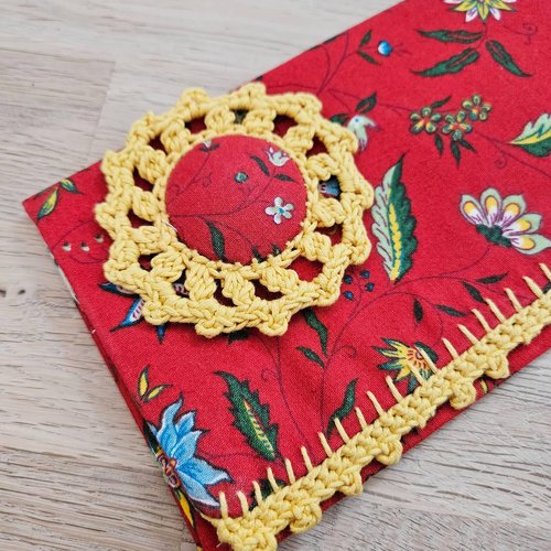 Porte chéquier portefeuille - housse chèque en tissu provençal rouge dentelle jaune