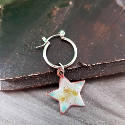 Boucle oreille homme anneau etoile turquoise cuivre émaillé
