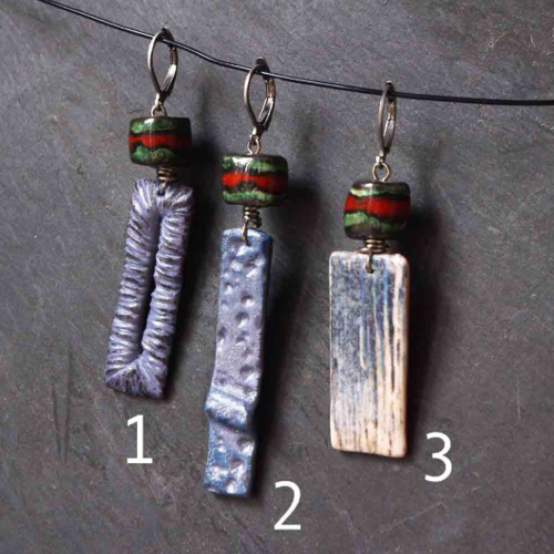 Boucle d'oreille homme barre grise, pendante perle céramique rouge gris