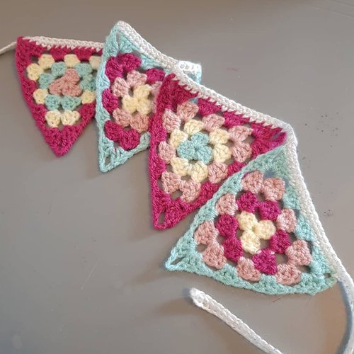 Guirlande 4 fanions triangle, chambre d'enfant, cadeau de naissance