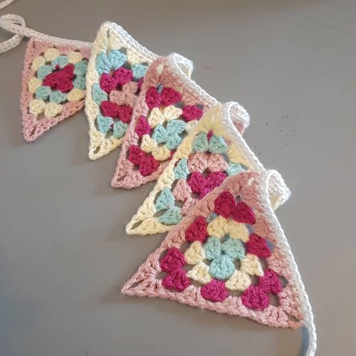 Guirlande 5 fanions triangle multicolore - chambre d'enfant bébé