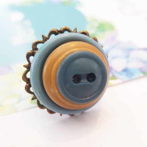Bague upcyling bouton ancien, cadeau zéro déchet, ajustable au doigt - bleu bronze